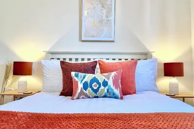 Image de Quiet 2-bed w/ gated parking in Hatfield