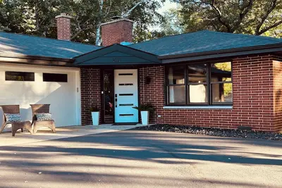 Image de Beautiful, relaxing lake home.