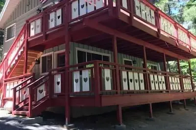 Image de 1st Floor - 1 mile from San Moritz Lodge