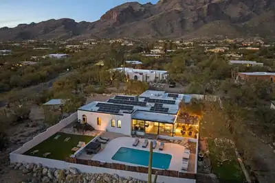 Image de Mountain & City Views. Foothills. Heated Pool • Spa • Putt Putt • Sleeps 24