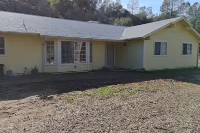 Image de 100 Acre Wood Honeymoon Ranch House  Thinking Log, 3 bed, 2 bath, WiFi, Ac