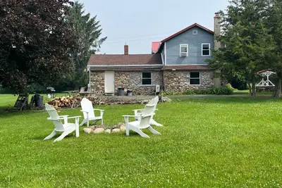 Image de Country Home just minutes from multiple Finger Lakes!