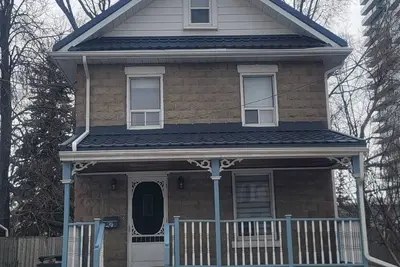 Image de Charming 2-bedroom Home with aWiFi in delightful Brampton