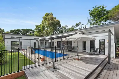 Image de Coastal Rural Retreat with luxury swimming pool, golf putting green, pet friendly
