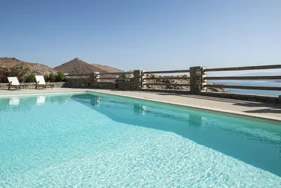 Image de My Rental Homes - Villa Mycenaean with private pool and sea view of Naoussa bay