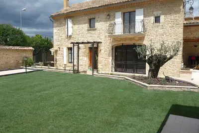 Image de à 18 km d' Avignon, mas familial de charme