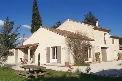 Gîte de charme dans un mas au pied du Luberon