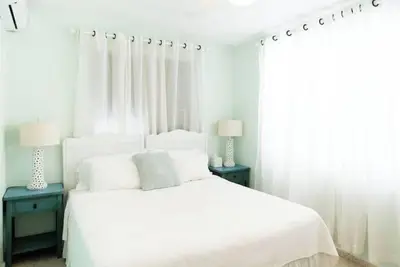 Image de Best Beach House, Direct Ocean Views in Sea Beach!