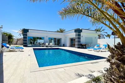 Image de Villa avec piscine privée sans vis-à-vis, à 2mn d'une mosquée et 5mn de la plage