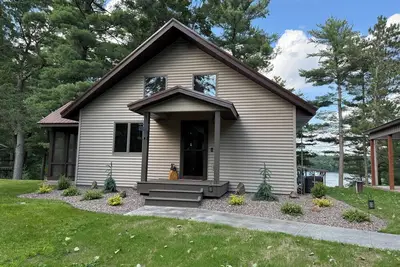 Image de WhistleHaven A cozy lakeside 3-bedroom, 2 bathroom cabin on Prairie Lake, Chetek