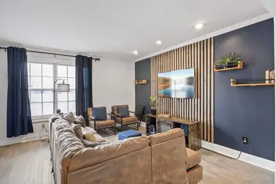 Image de House of Blues Theme • For Mid to Long Term Stays • 2br 2. 5ba • Game Area• W/D