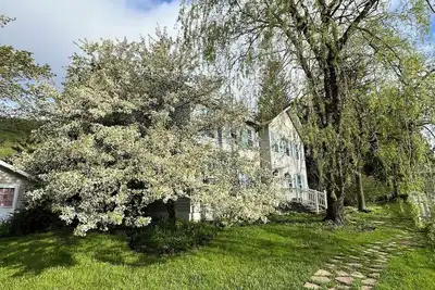 Image de Blueberry House, Victorian Elegance Meets Modern Comfort