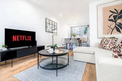 Image de 16 mins to London Bridge/Victoria –3 Bedroom Home near East Croydon Rail Station