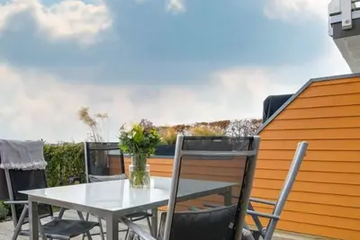 Image de Family-friendly vacation home \"Hafenspaß\" with water view, close to the beach