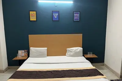 Image de Cozy 1-bedroom apartment in fantastic Faridabad with WiFi, Ac and work tabel