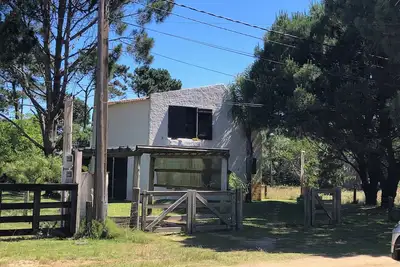 Image de This gorgeous and cozy house is only 4 blocks from the best beach in the area!