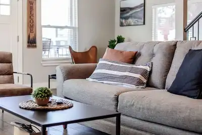 New Owner Special! Spacious and Quiet - Firepit - Pets Allowed