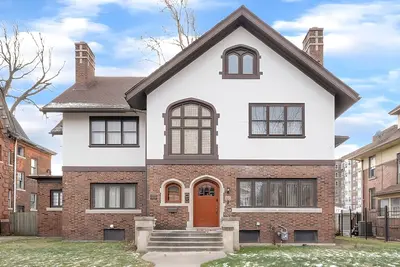 Image de Spacious 5 Br house in the Historic Virginia Park District of Midtown Detroit.