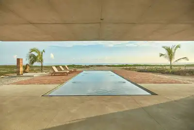 Image de Mariana 1, beach front home