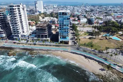 Image de The Pacific Pearl, an exclusive Oceanfront Penthouse Condo in quiet Los Pinos