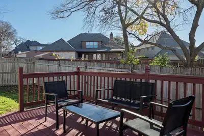 Image de Cozy 2-Story Home • Near Food & Flights