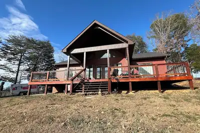 Cozy 2 bedroom house in charming Somerset with WiFi, Ac with seasonal Lake View