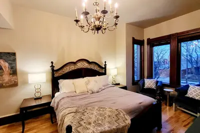 Image de Charming historical apartment in the heart of down town art district of Ogden