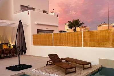 Charming villa with outside pool and rooftop terrace in San Fulgencio