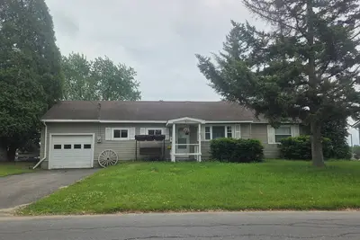 Image de Charming 3-bedroom ranch style in a quiet school zone, with WiFi