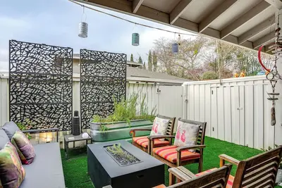 Image de 1 Mi to Dtwn Napa: Townhome w/ Pool Access