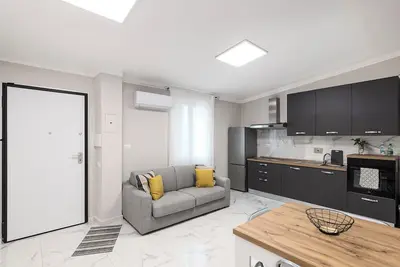 Image de Elegant tourist accommodation facing metro C