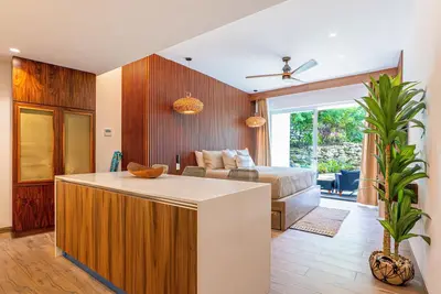 Image de A Tranquil Retreat with Stylish Wood Finishes, Just Steps from Paradise