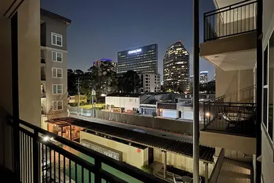 Image de Cozy 2b2b Pool/Skyline View Near Galleria Mall