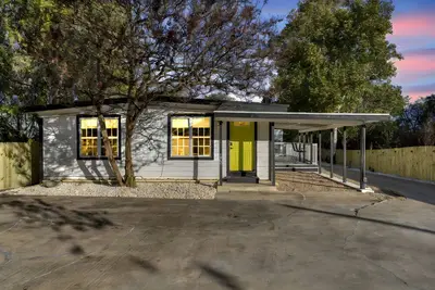 Image de Charming Austin Home in Villas | Sleeps 6 Guests
