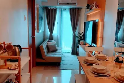 Image de Prime Location: Steps from Restaurants, Shops and Fun!