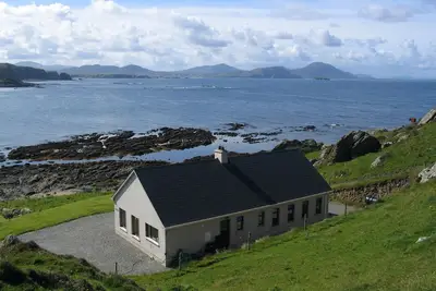 Image de South facing, 3-bed house in tranquil Malin Head with stunning sea views. WiFi