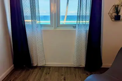 Image de Modern Oceanfront Apartment