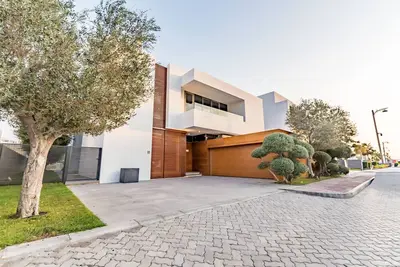 Image de Elegant 6br Beachfront Villa w/ Rooftop + Own Pool, Palm Jumeirah by Deluxe Holiday Homes