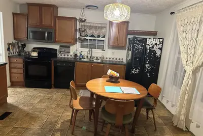 Image de 2-bedroom house with office space with amenities for long or short term stay