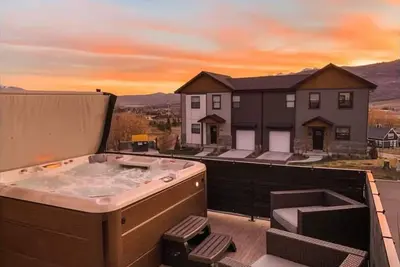 Image de Powder Mountain Ski Retreat, an art-inspired townhome in the heart of Eden