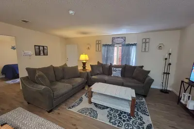 Image de Cozy 3-bedroom, 2 full bath mobile home on half acre in charming Welaka!