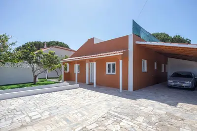 Image de Family-friendly villa with Private Pool & Rooftop Oasis