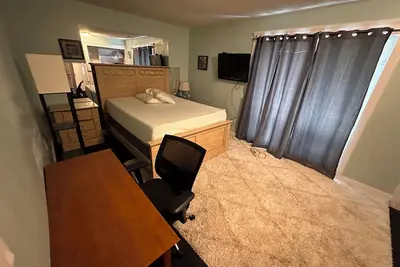 Resort, living at an affordable price, 2-bedroom house Ac, hot tub and pool