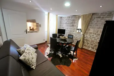 Image de Luxury 1 Bedroom Apartment Split Croatia. Wi-Fi, Sat-Tv, Full Kitchen\n\n
