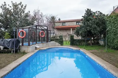 Image de Appartement \"Casa Rural Os Carballos\" avec piscine privée, Wi-Fi et climatisation