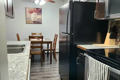 Image de Cozy Two Bedroom Apartment in Westpark with Energized Parking and Wi-Fi Incl. !