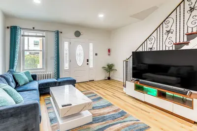 Image de 6 Mi to Eagles Games: Stylish Philly Townhome!