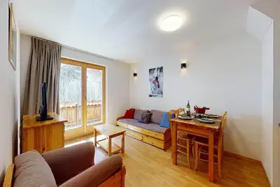 Image de Appartement au quatrième étage avec balcon