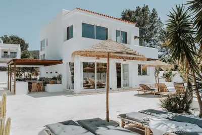 Image de Villa de charme avec piscine chauffée