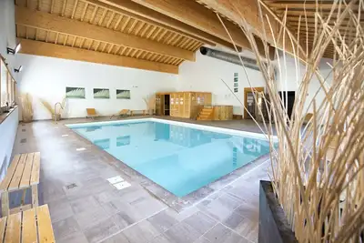 Appartement avec piscine intérieure privée